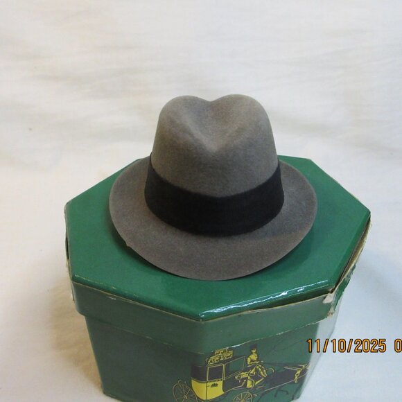 VINTAGE~"DOBBS" FIFTH AVENUE~SALESMAN'S FELT FEDORA SAMPLE~MINIATURE HAT & BOX - Picture 6 of 10